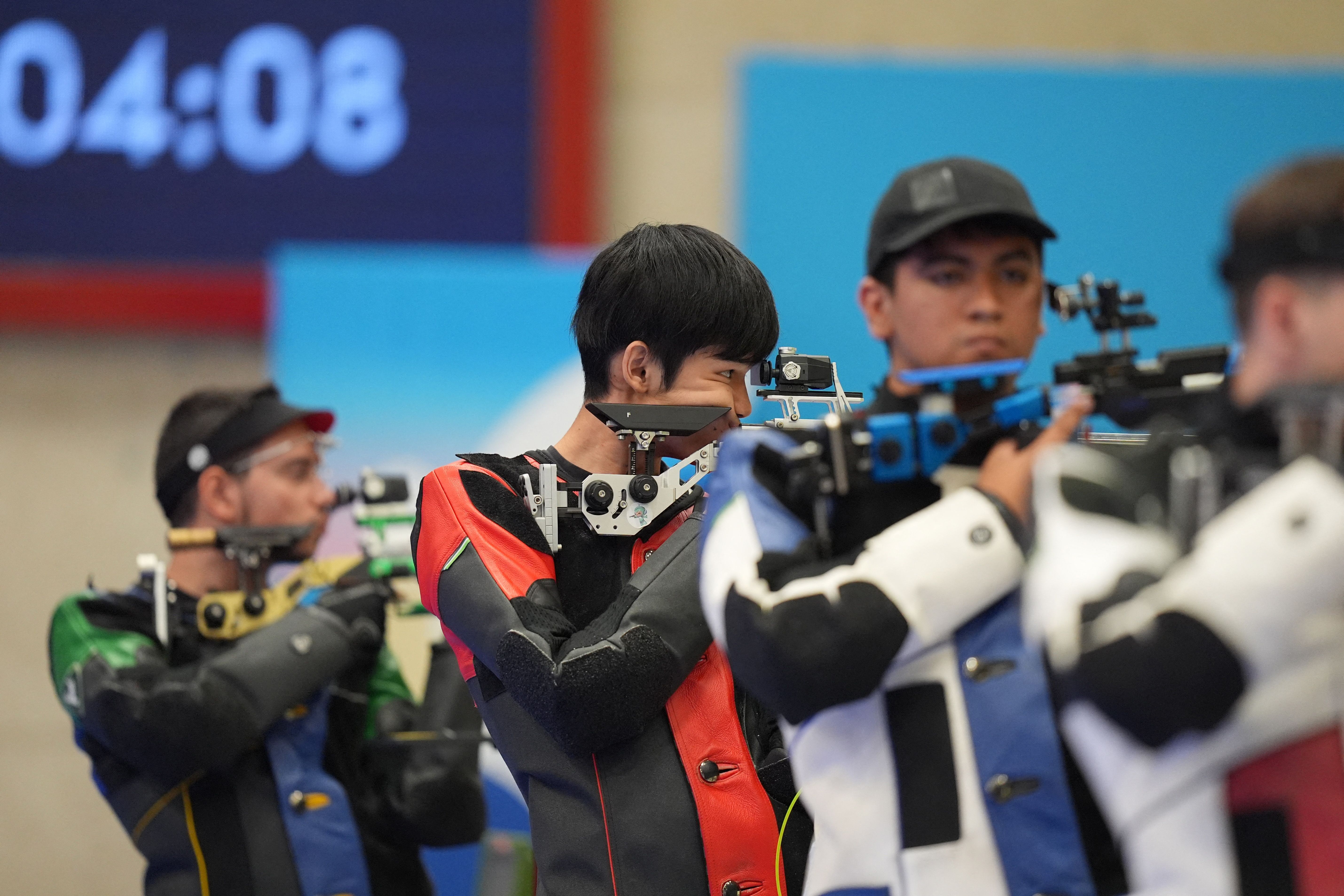 🥇第五金！男子10米气步枪：中国选手盛立豪夺冠并打破奥运纪录